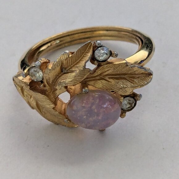 Vintage AVON Faux Opal Rhinestone Gold Tone Ring Size 5.75 - Picture 1 of 5